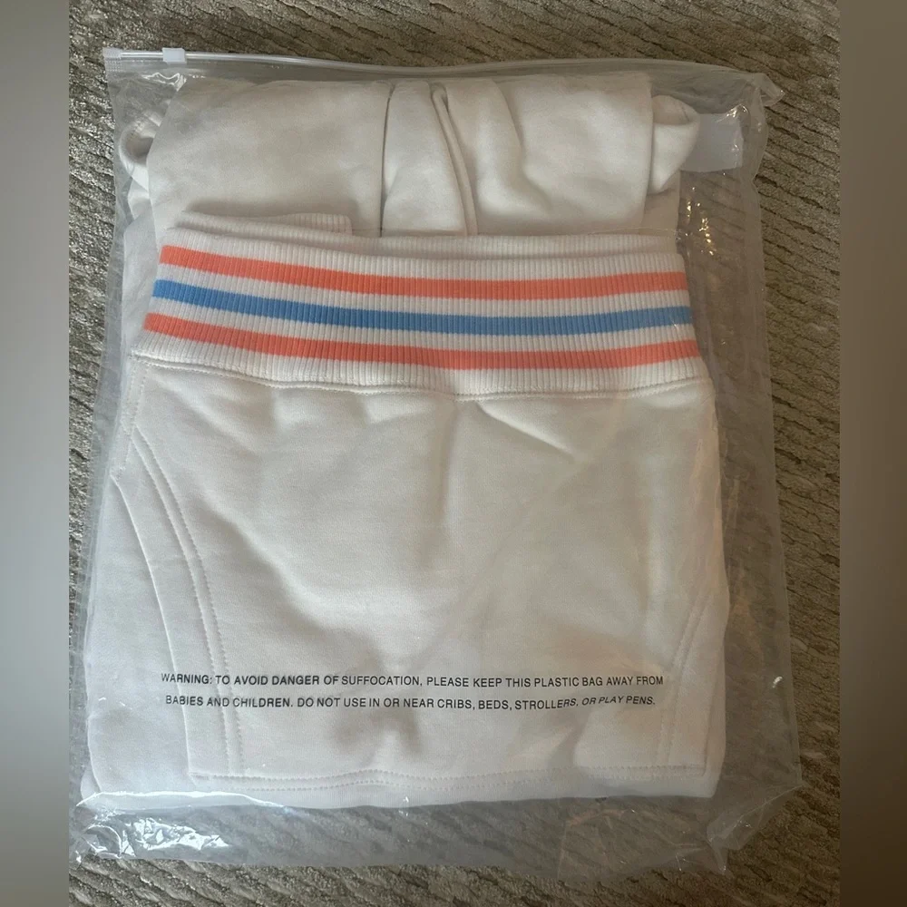 NWTS NYON X Knicks Cream Embroidered Motto Hoodie (Size M) - Picture 3 of 3